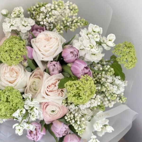 spring bouquet delivery in Warsaw