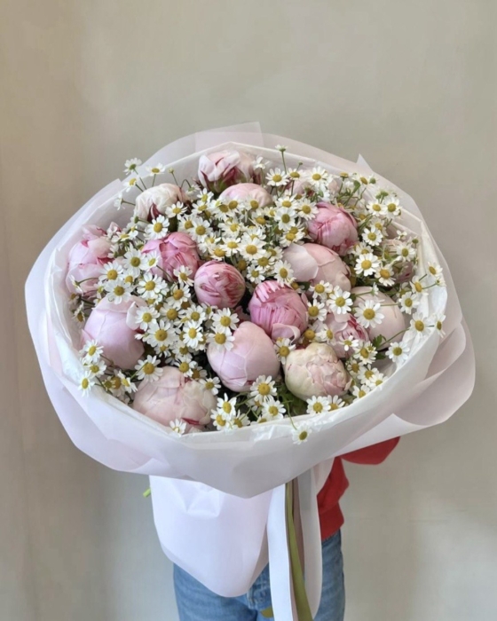 Bukiet piwonii z rumiankiem medium