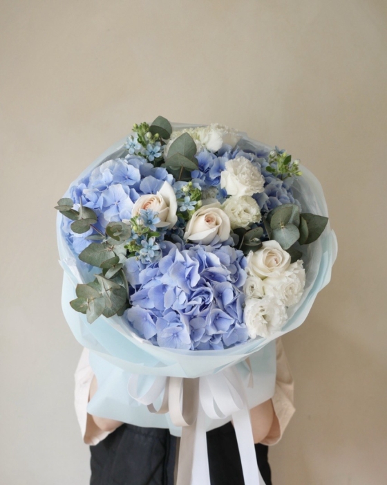 Delicate blue small