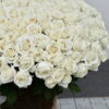 301 biała róża w koszu