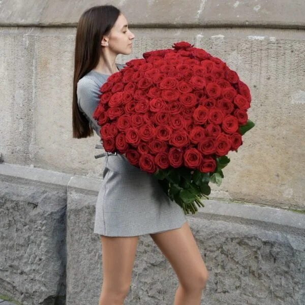 101 czerwona róża z dostawą na Walentynki