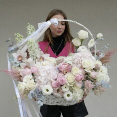 kosz kwiatów na walentynki dzień kobiet 8 marca