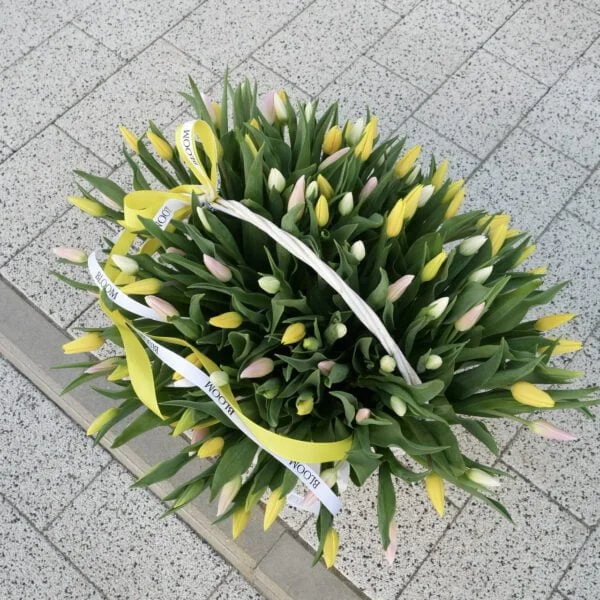 kosz tulipanów