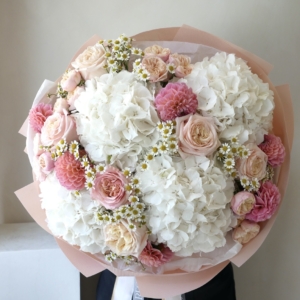 bukiet z rumiankiem , hortensja i daliami