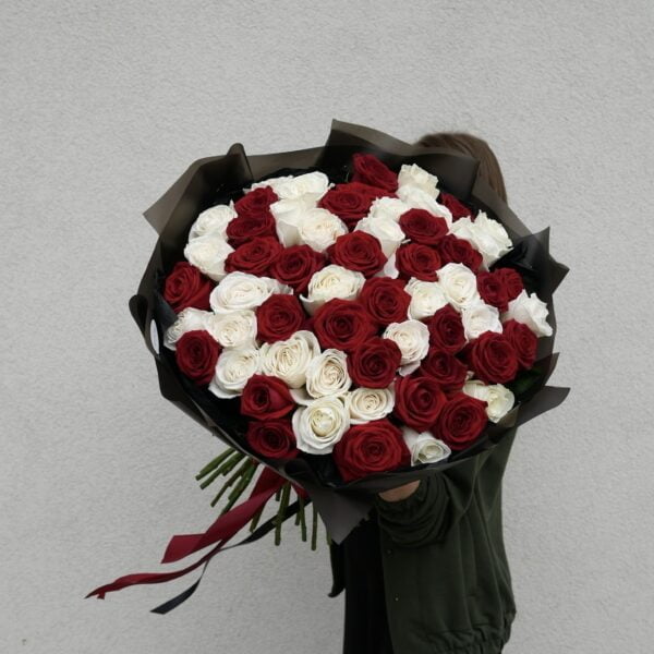 biało czerwone róże