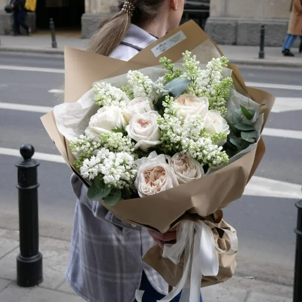 bukiet kwiatów, kwiaty na dzień kobiet 8 marca dostawa kwiatów warszawa