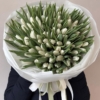 białe tulipany