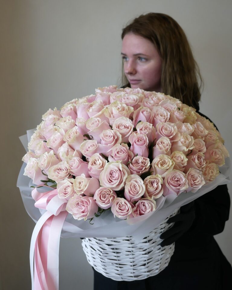 kosz różowych róż 101 sztuka