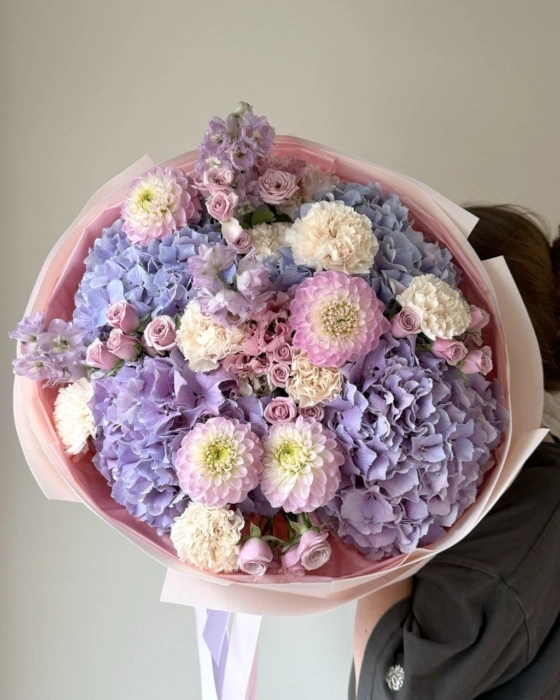 Bukiet Serene Blooms tlo