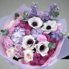 bukiet fioletowych kwiatów