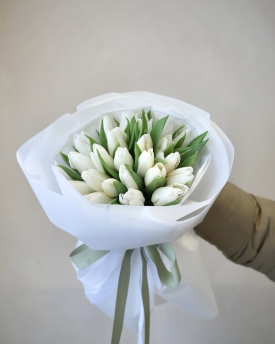 biale tulipany 25