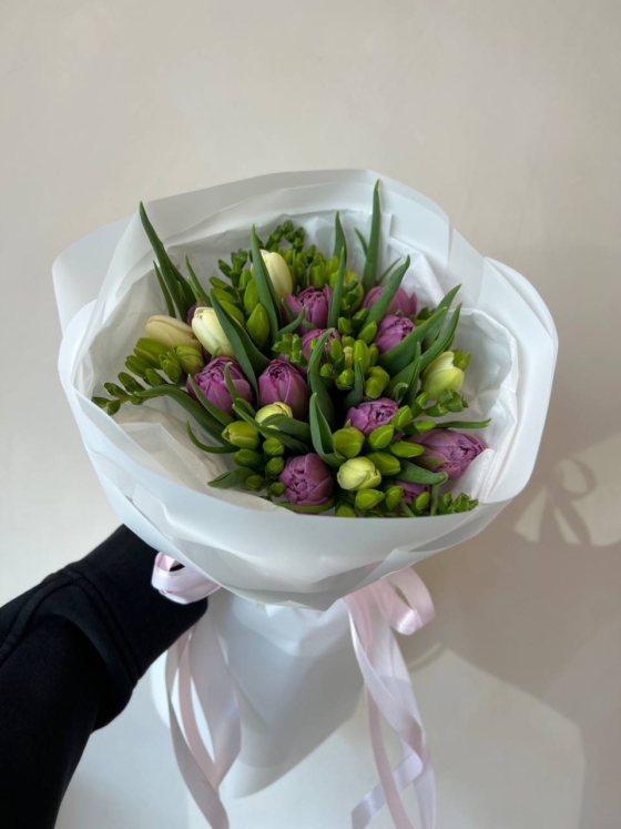 bukiet frezji i tulipanów small
